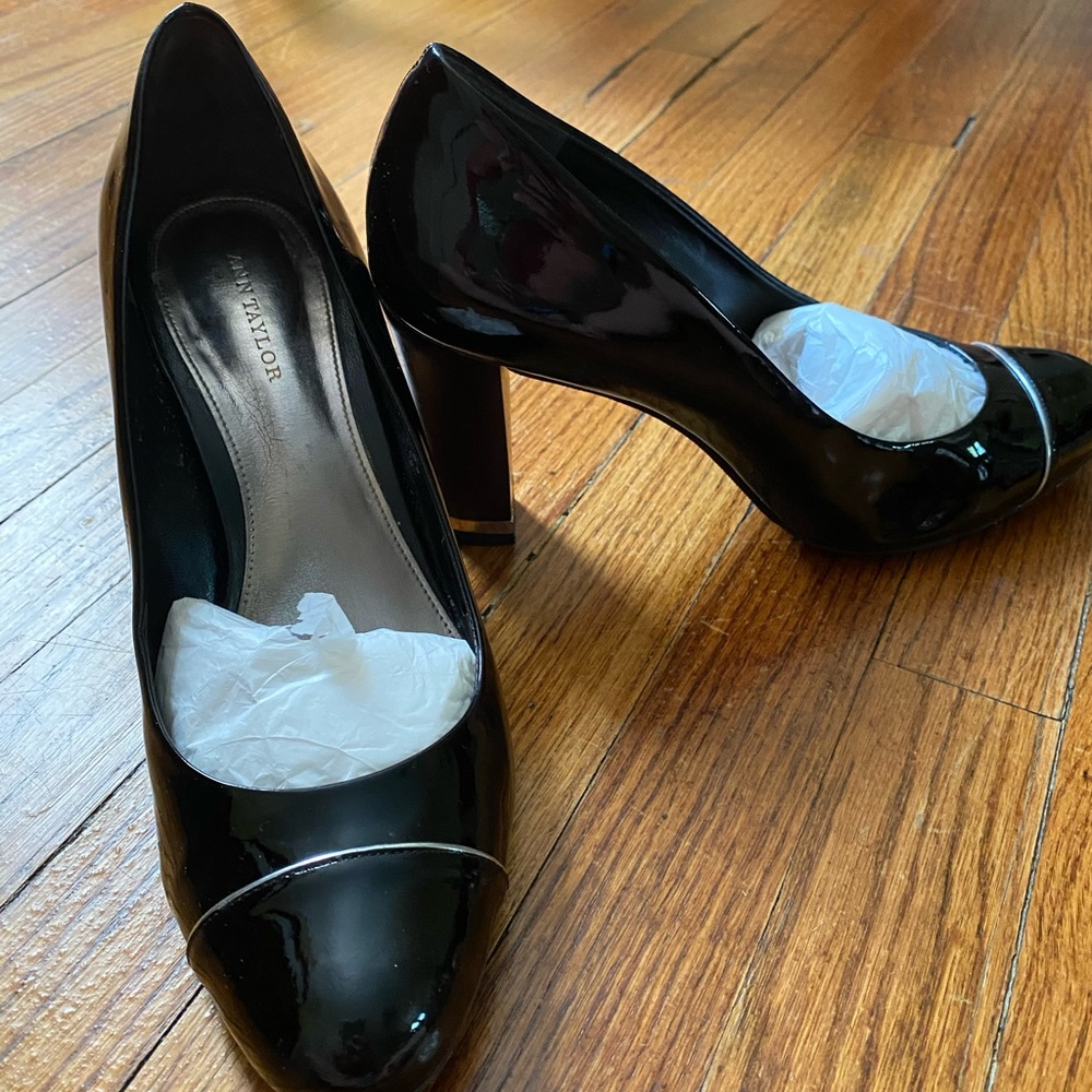 Ann Taylor patent leather pump
